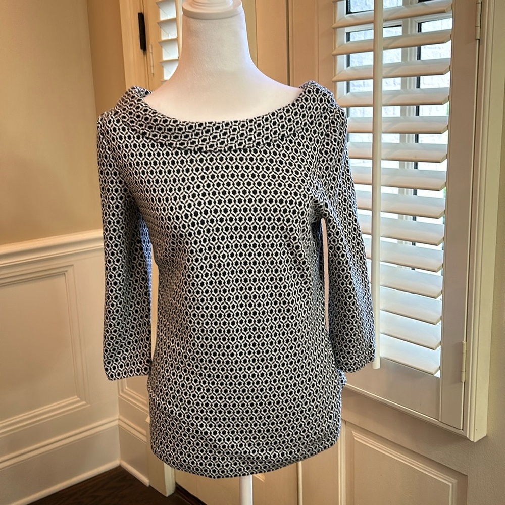 Boden quarter length sleeve top. Black/White in color. size 6R EUC no flaws